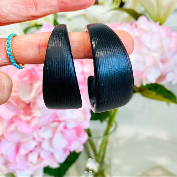 Alexis Bittar Wide Graduated Medium Hoop Earrings - Picture 13 of 16